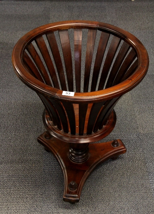 A Georgian style mahogany planter. H.67cm Dia. 51cm