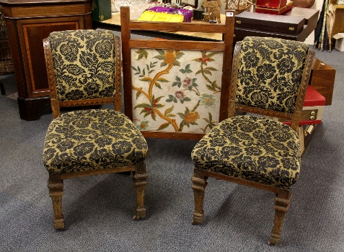 Two Victorian side chairs and a mahogany fire screen