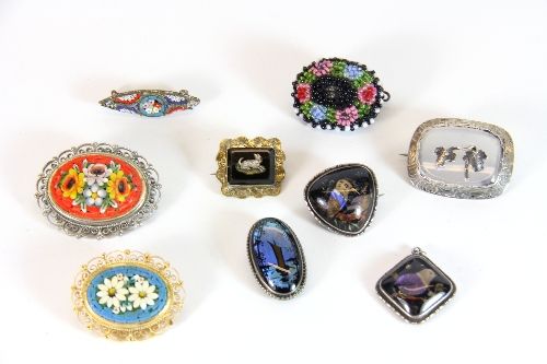 Nine good vintage brooches, some silver.