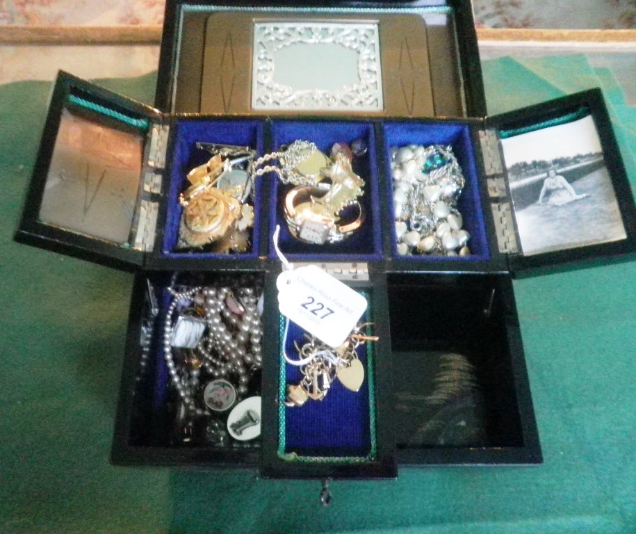 A 9 carat gold charm bracelet, together with a chinoiserie decorated jewellery box, containing