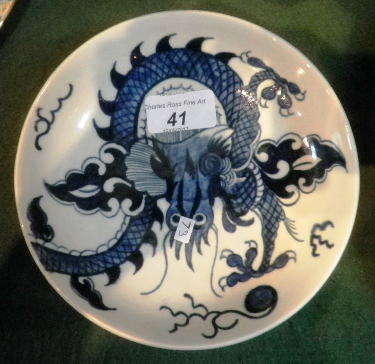 An 18th century Worcester saucer dish, decorated in underglaze blue after the Chinese with a