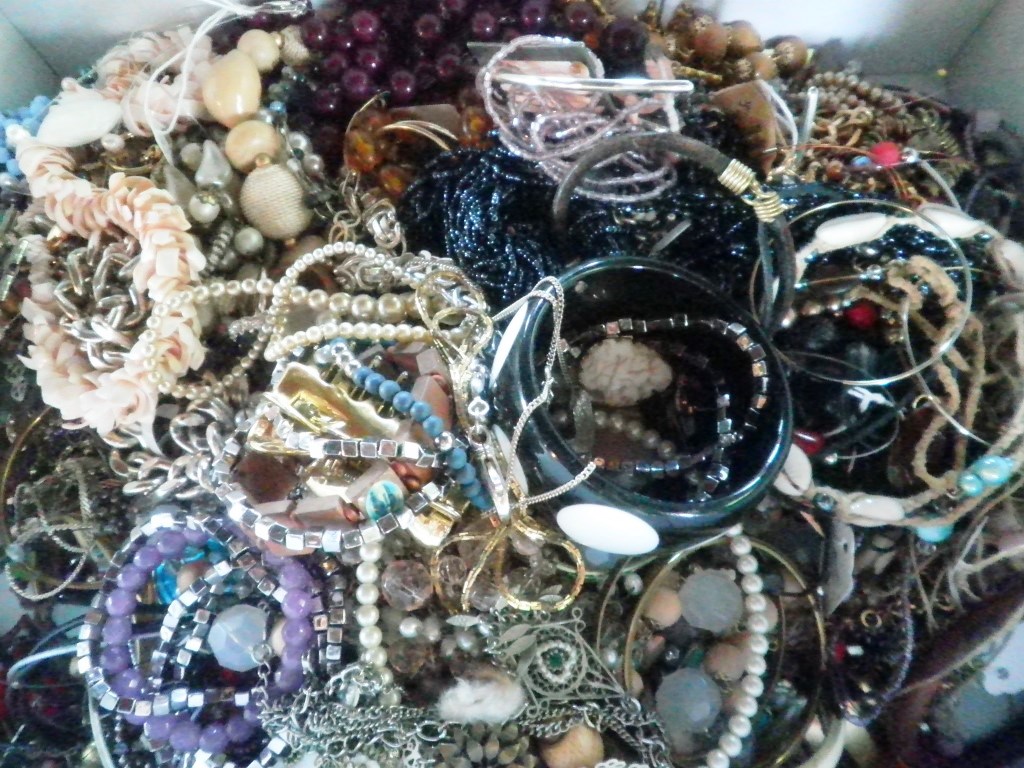 A good mixed lot of costume and paste set jewellery, various.