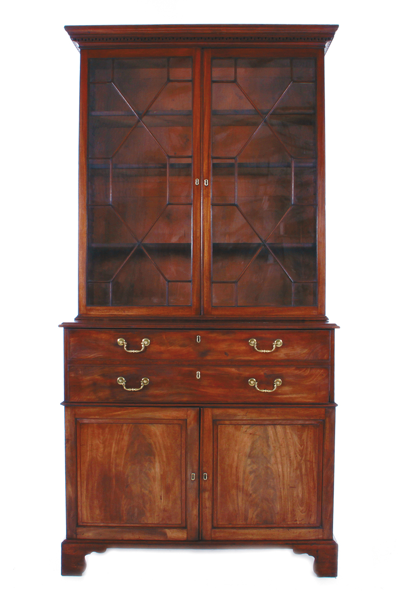 Chippendale style mahogany secretary bookcase circa 1800, dentil-molded crown over bookcase