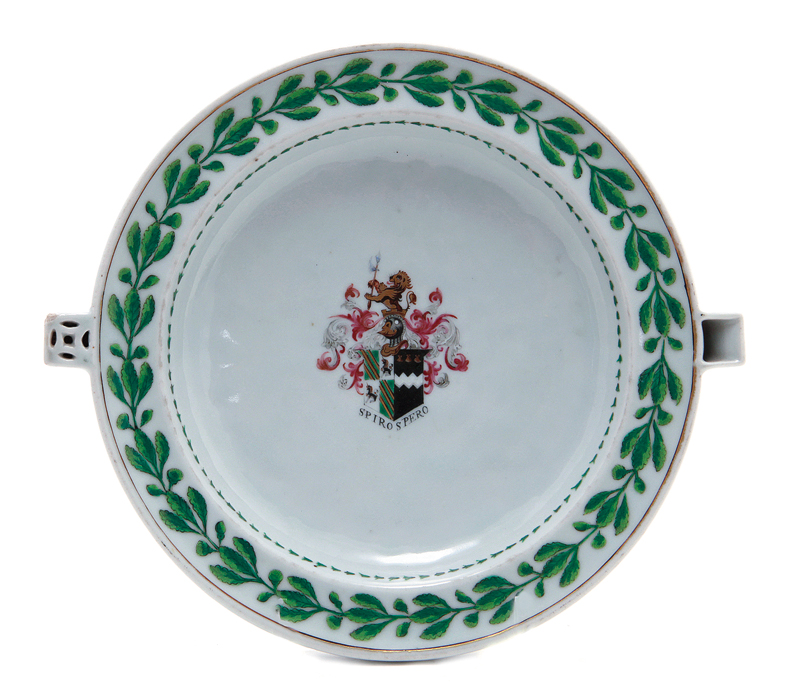 Chinese Hanburg armorial porcelain warming dish circa 1780, unusual leaf-decorated border