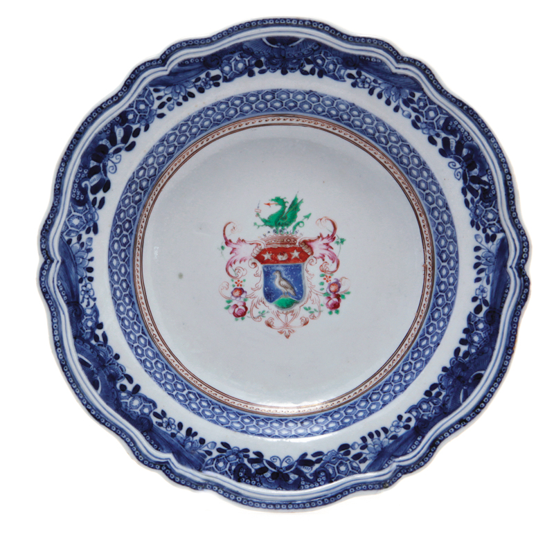 Chinese Devaynes armorial porcelain soup plate circa 1780, shaped underglaze-blue Fitzhugh border