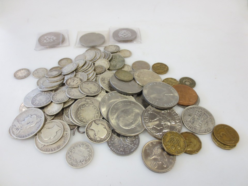 A quantity of silver coins, approx 15oz