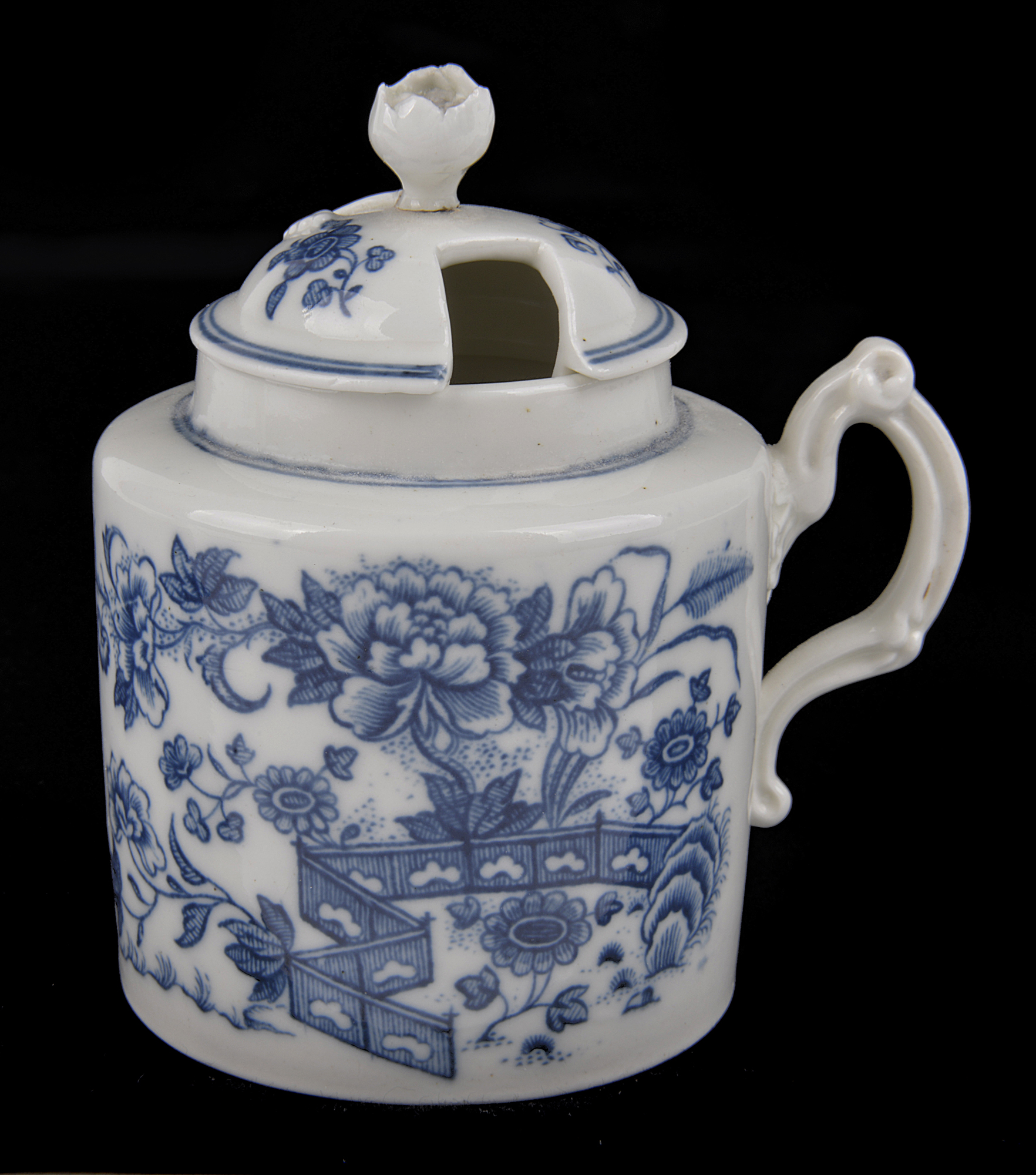 A Caughley porcelain mustard pot and cover, with rose finial and Chinese garden decoration, circa