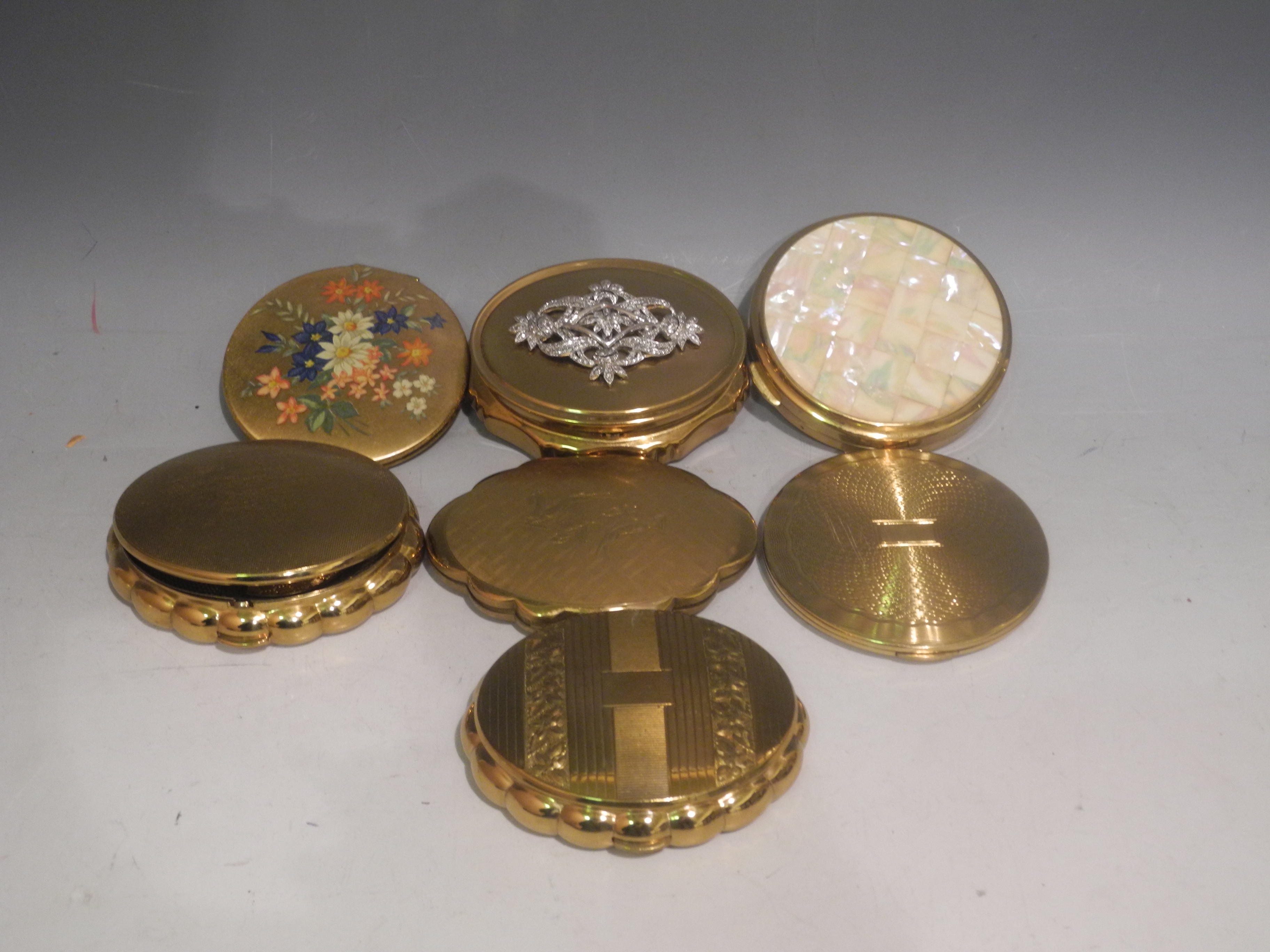 A collection of seven musical powder compacts. (7)