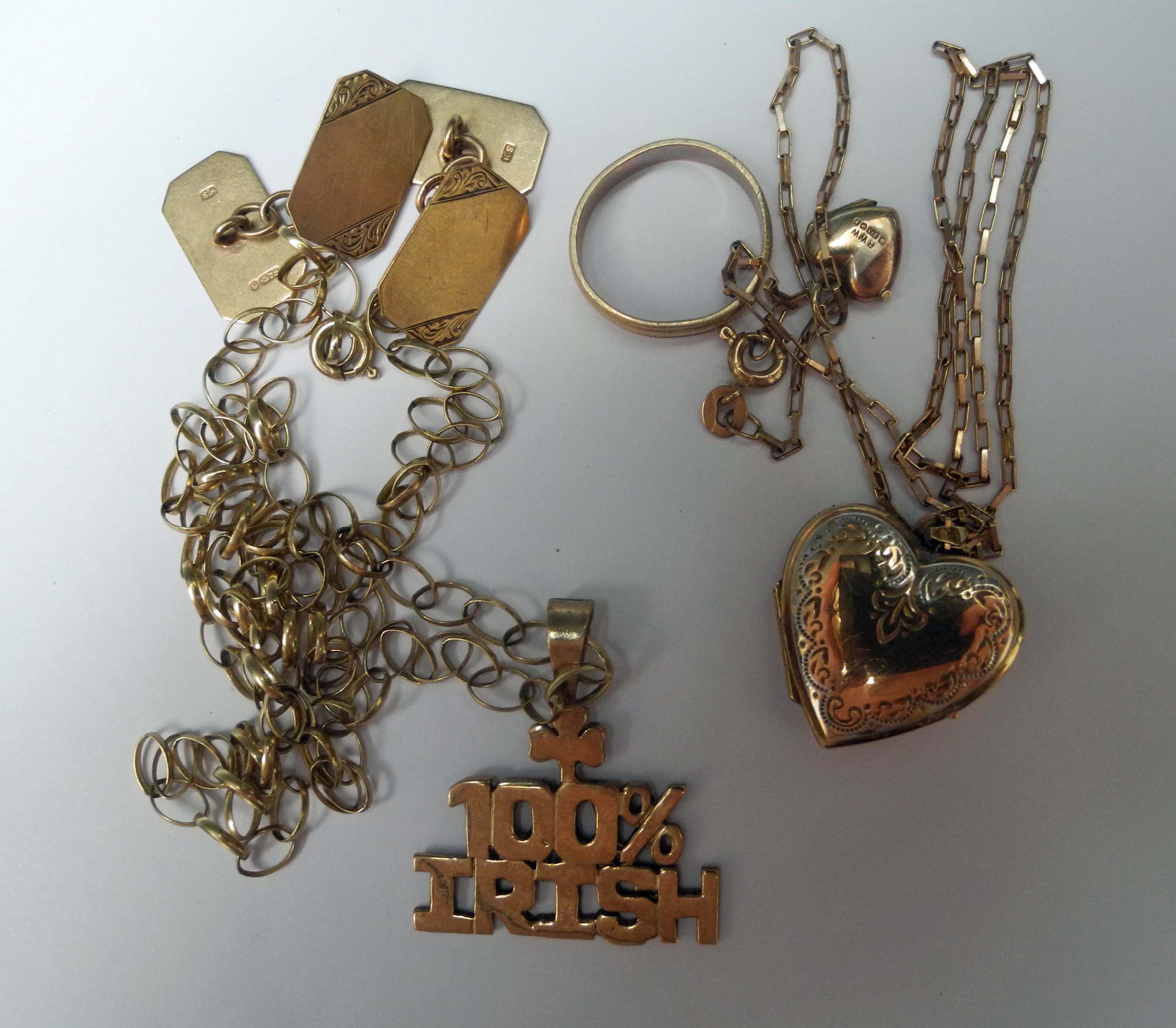 A miscellaneous collection of 9ct gold, to include cufflinks, wedding band, heart lockets, chains