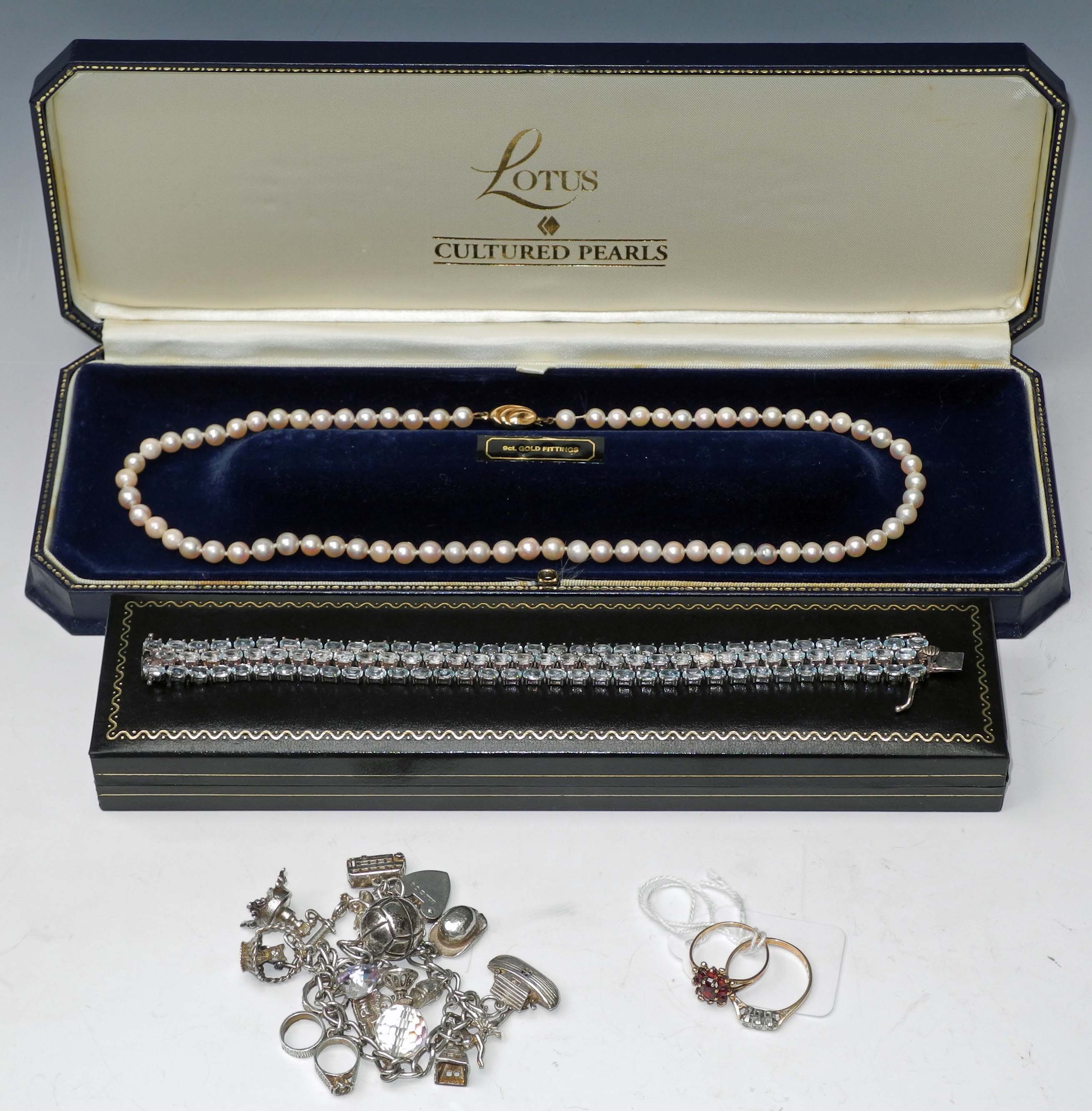 A small collection of gold and silver jewellery to include a cased necklet of cultured pearls with a