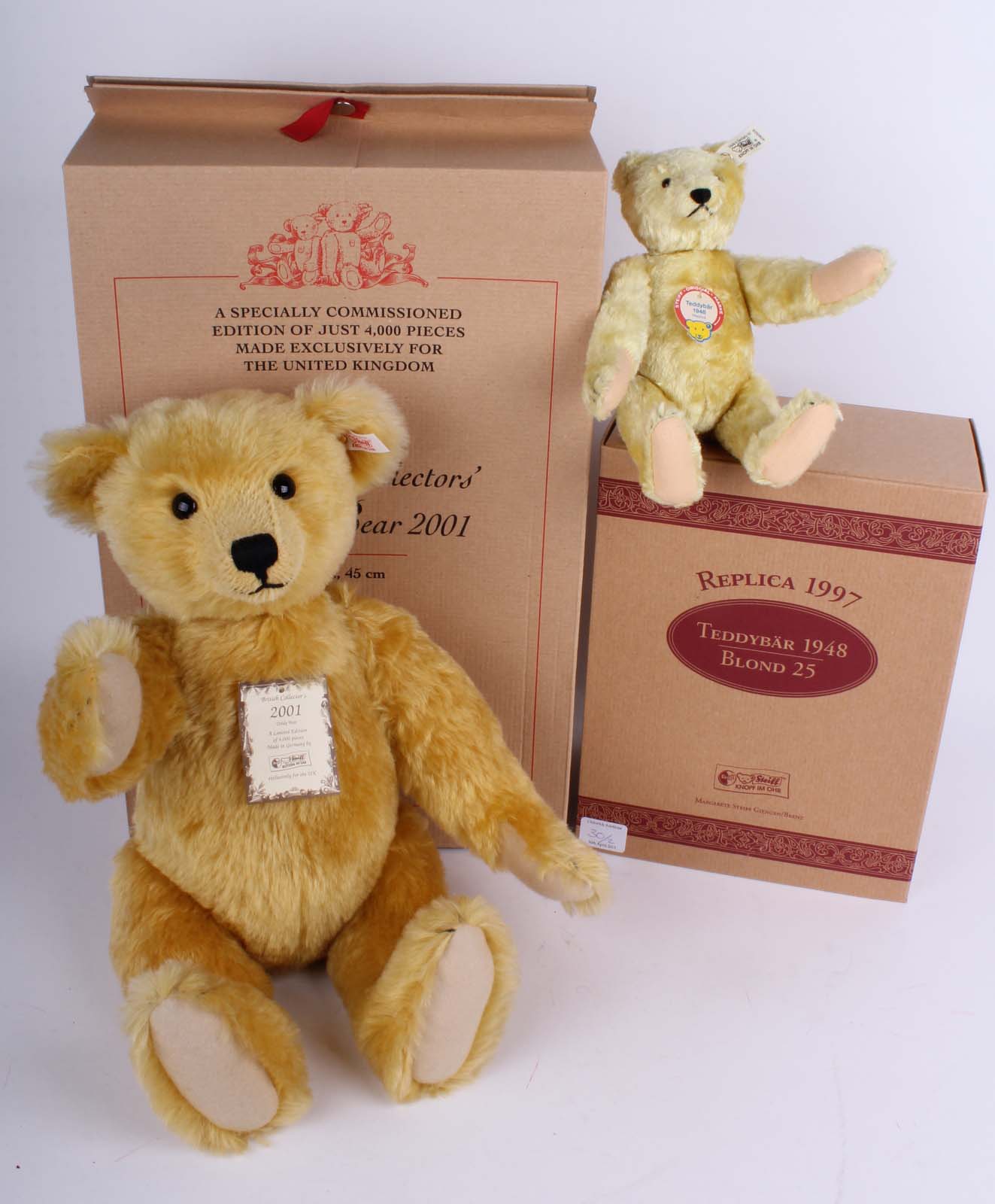 A large contemporary (mint in box) Steiff Teddy bear replica British Collector`s 2001, 451/4000