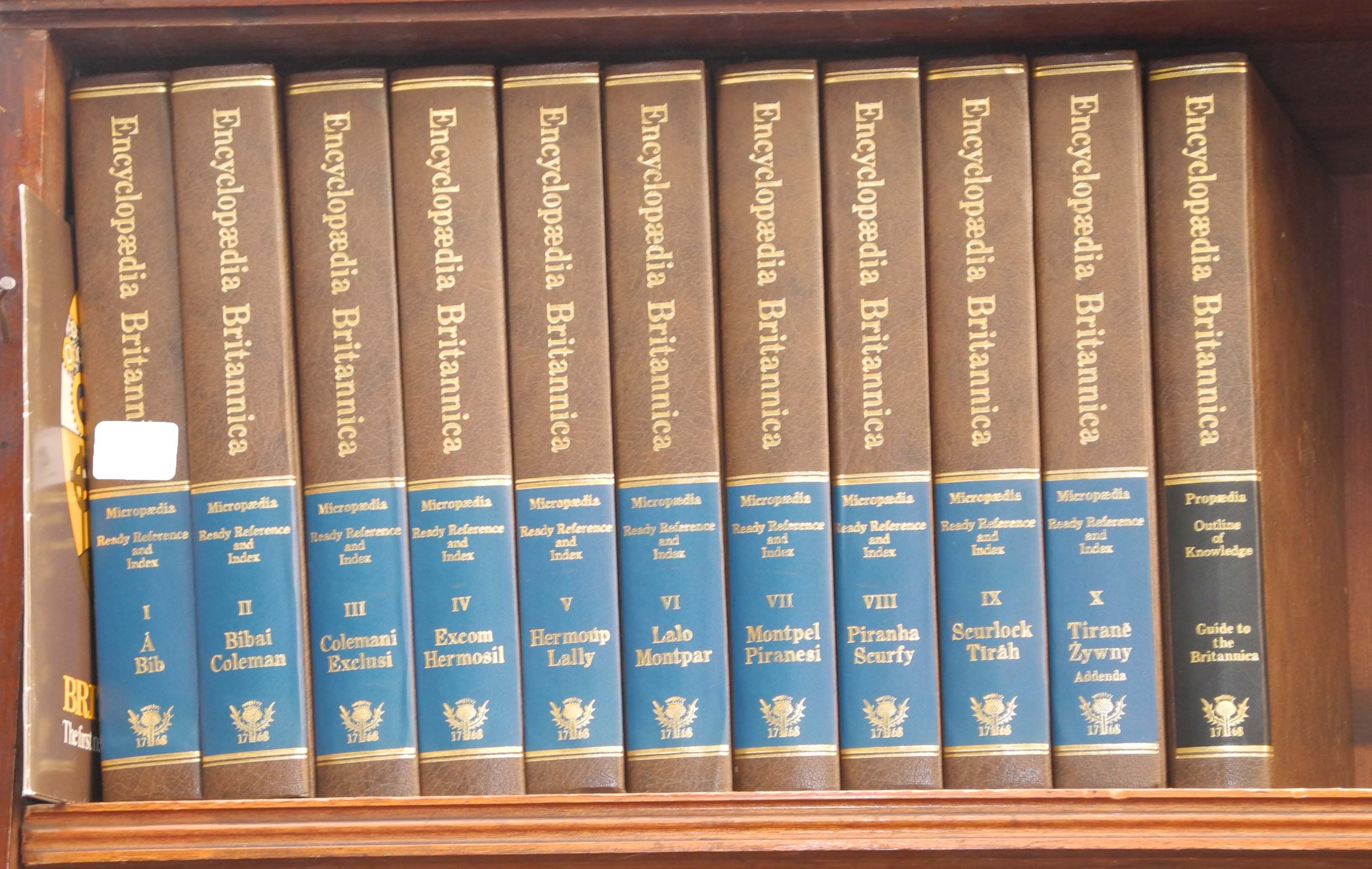 A full set of Encyclopaedia Britannica 3 Micropaedia in a total of 11 including User Guide and