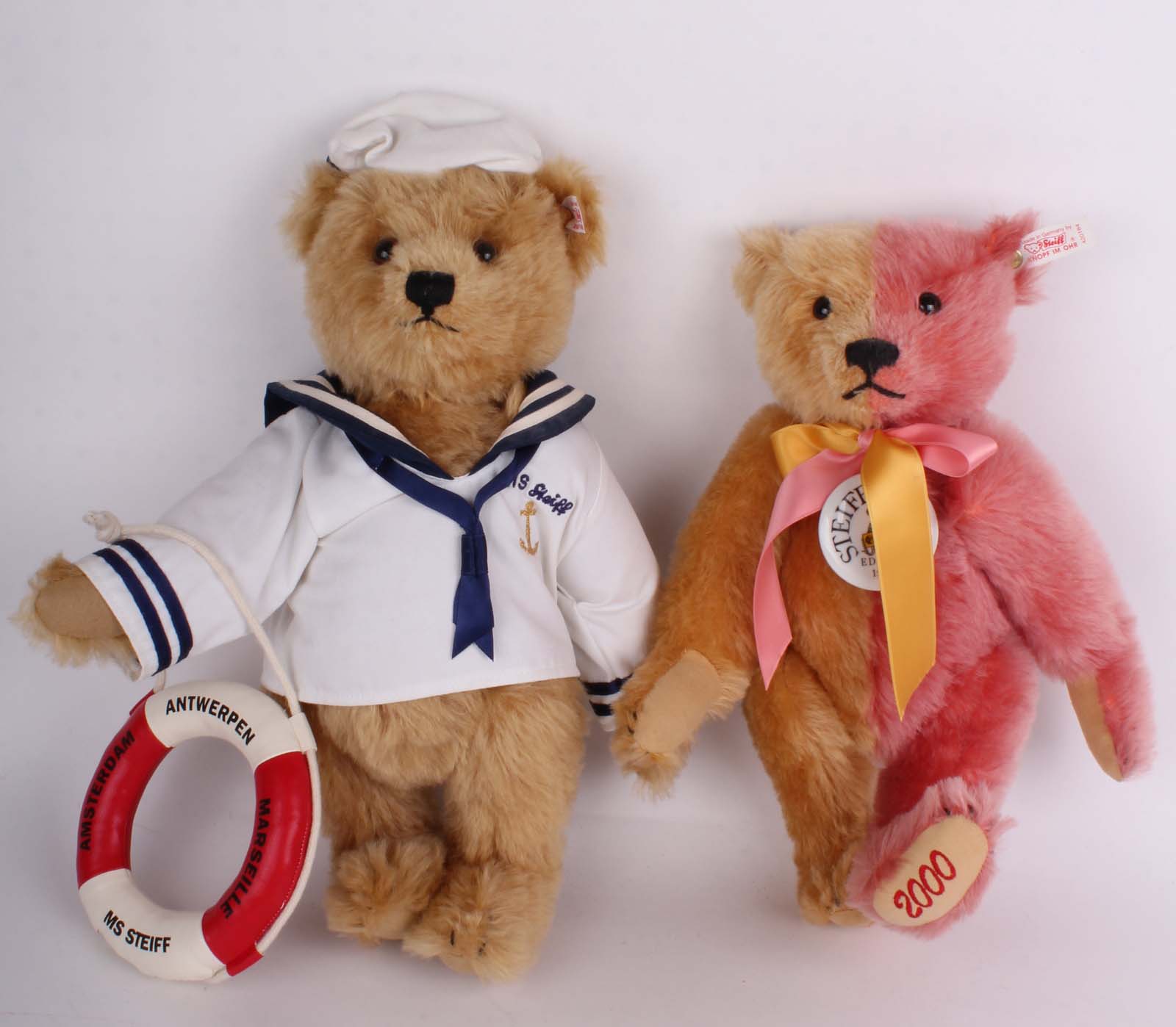 Two contemporary (mint in box) Steiff Teddy bears Replicas, Jahrtausendwechsel-Bär, golden and