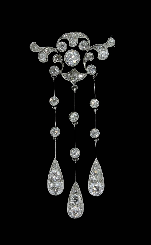 A diamond brooch of pierced openwork form suspending three drops/see illustration Condition