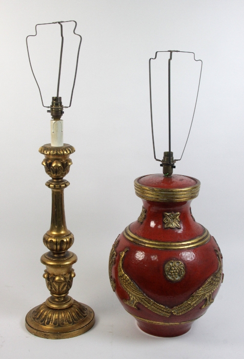 A giltwood table lamp and a vase shaped table lamp of Classical design