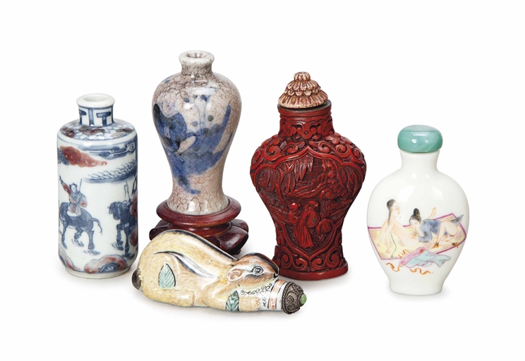 FOUR CHINESE PORCELAIN SNUFF BOTTLES, AND A CINNEBAR LACQUER SNUFF BOTTLE,
19TH/20TH CENTURY, 
the
