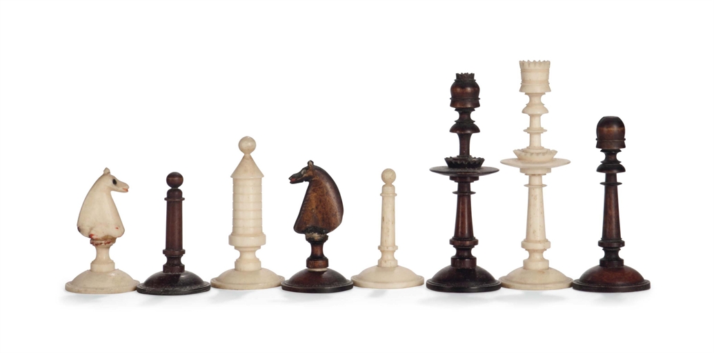 A TURNED AND CARVED BONE 'SELENUS' TYPE CHESS SET
GERMAN OR AUSTRIAN, EARLY 19TH CENTURY
The