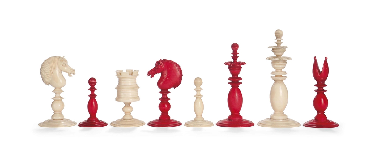 AN ENGLISH IVORY 'CALVERT' PATTERN CHESS SET
FIRST HALF 19TH CENTURY
The kings and queens with