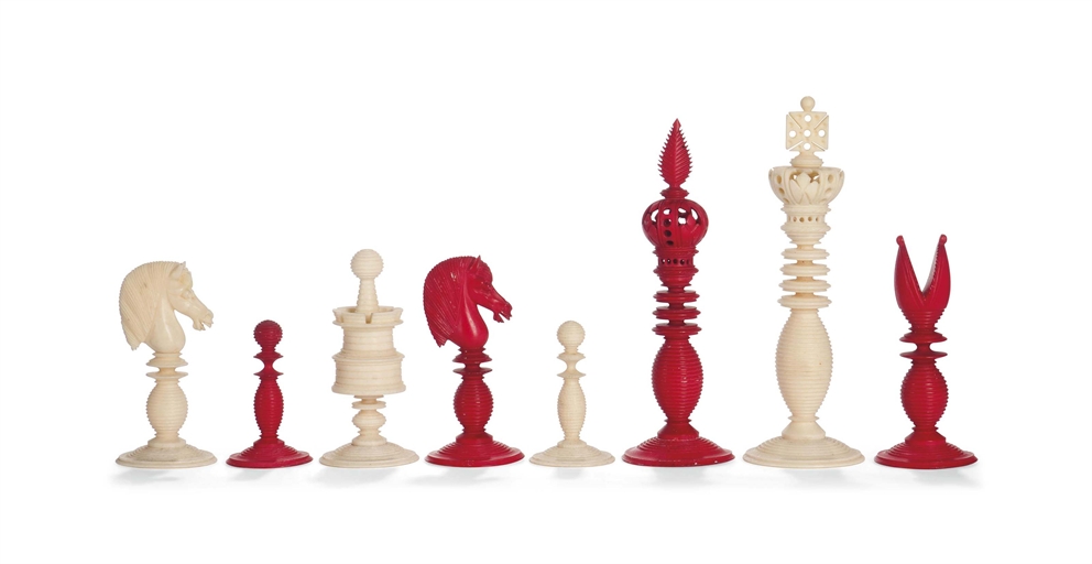 AN ENGLISH IVORY 'LUND' TYPE CHESS SET
MID-19TH CENTURY
The kings with Maltese crosses, the queens
