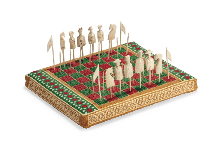 A FRENCH CARVED BONE SPILLIKINS OR SAND CHESS SET
19TH CENTURY
The royal pieces and bishops as