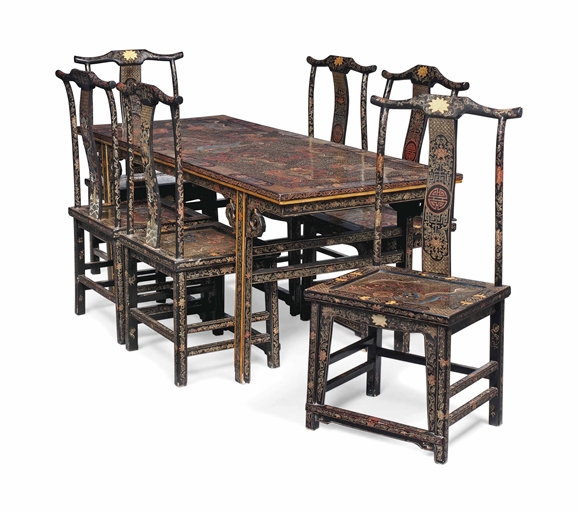 A CHINESE EXPORT BLACK LACQUER DINING SUITE 
MID-20TH CENTURY 
Comprising a set of six chairs and