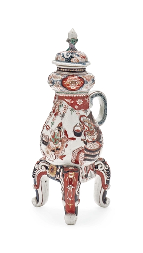 A Japanese Imari Fountain 
Edo period (18th century) 
On tripod feet, modelled in high-relief and