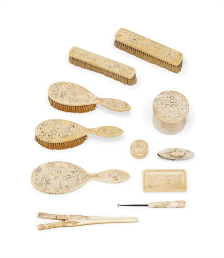 A Japanese Ivory Grooming Set 
Signed Kanemitsu, Meiji period (late 19th century) 
Comprising a hand
