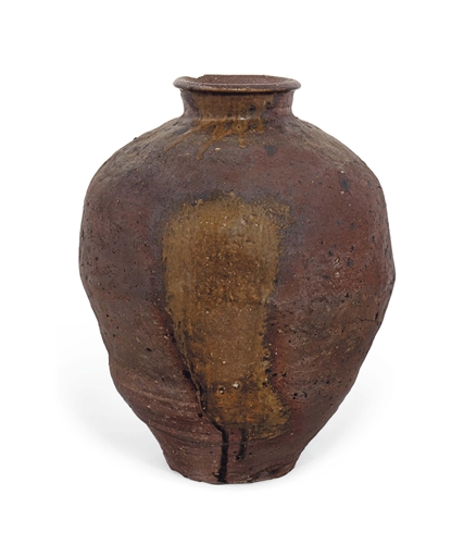 A Japanese Shigaraki Jar 
Muromachi Period (16th century) 
Decorated with a dripped green ash
