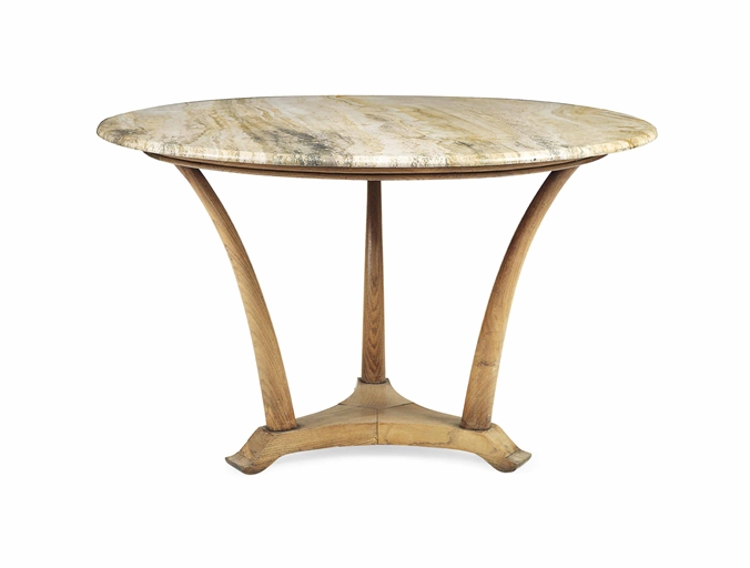 AN ITALIAN OAK AND ALABASTER CENTRE TABLE 
CIRCA 1950 
The polished circular top on a triform