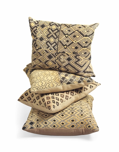 FOUR AFRICAN KUBA-KASAI CLOTH CUSHIONS 
BY COLEFAX AND FOWLER, MODERN 
Each with contrasting