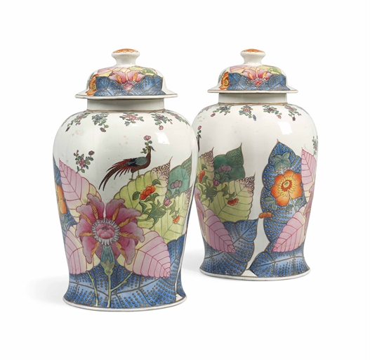 A PAIR OF CHINESE FAMILLE-ROSE BALUSTER VASES AND COVERS 
20TH CENTURY 
Each painted with a bold