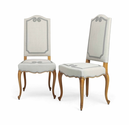 A PAIR OF LOUIS XV-STYLE BEECH SIDE CHAIRS 
EARLY 20TH CENTURY, IN THE MANNER OF MAISON JANSEN