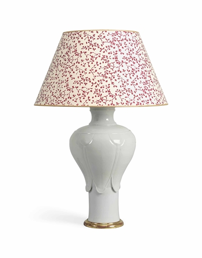 A BLANC-DE-CHINE-STYLE PORCELAIN VASE LAMP 
MODERN 
On a giltwood base 
29 in. (74 cm.) high,