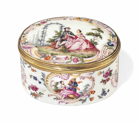 A GERMAN PORCELAIN GOLD-MOUNTED OVAL SNUFF-BOX AND COVER 
CIRCA 1770, POSSIBLY BERLIN 
Painted