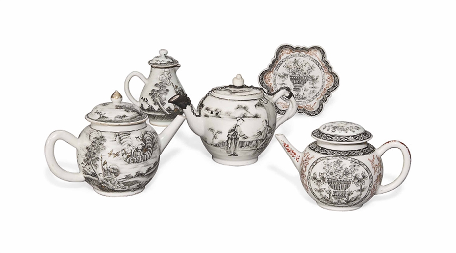 A GROUP OF CHINESE GRISAILLE-DECORATED WARES 
QIANLONG PERIOD (1736-1795) 
Comprising a teapot and