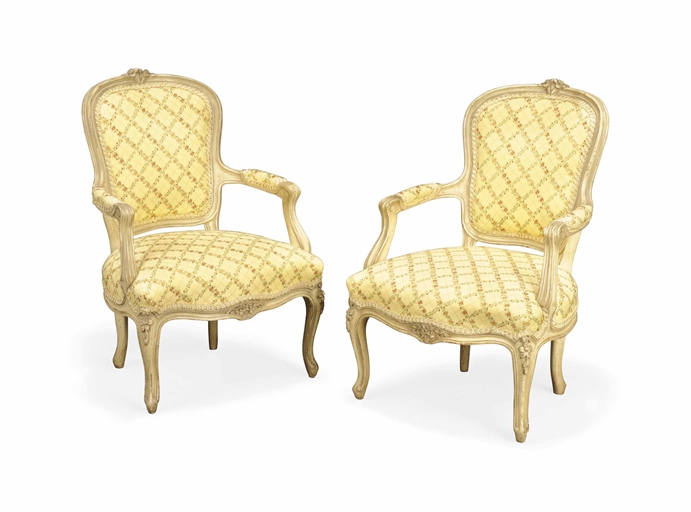 A PAIR OF FRENCH GREY PAINTED PETITS FAUTEUILS 
OF LOUIS XV STYLE, 20TH CENTURY 
Each carved with