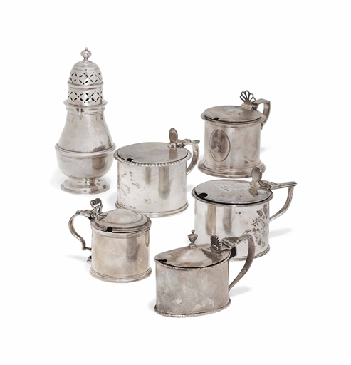 A WILLIAM IV SILVER DRUM MUSTARD POT 
MARK OF RICHARD SIBLEY (I), LONDON, 1833 
With gadroon rim and
