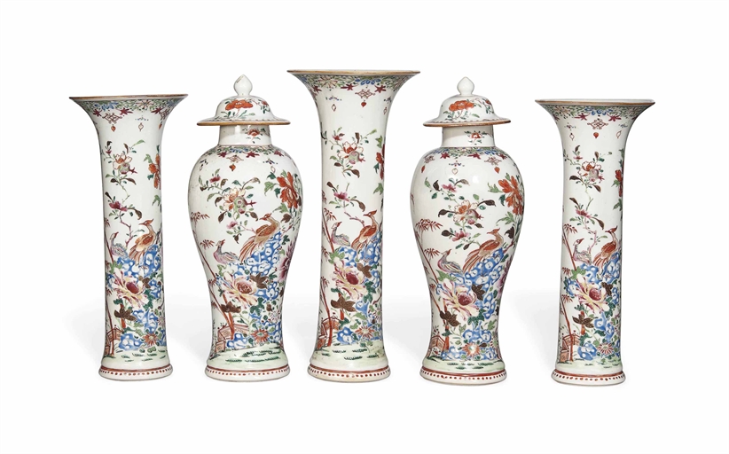 A CHINESE FAMILLE ROSE COMPOSITE FIVE-PIECE GARNITURE 
QIANLONG PERIOD (1736-1795) 
Each vase