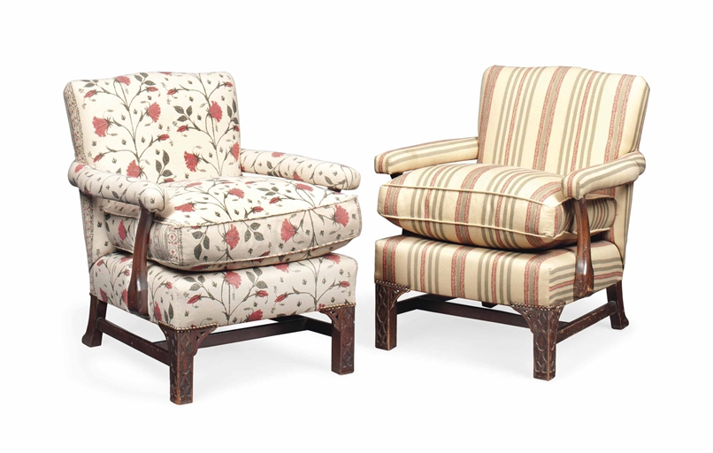 A PAIR OF MAHOGANY LOW ARMCHAIRS 
OF GEORGE III STYLE, 20TH CENTURY, UPHOLSTERED BY ROBERT KIME LTD.