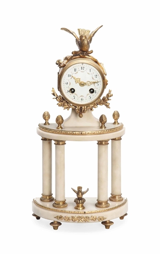 A FRENCH GILT-BRONZE AND WHITE MARBLE STRIKING MANTEL CLOCK 
LATE 19TH CENTURY 
The drum case