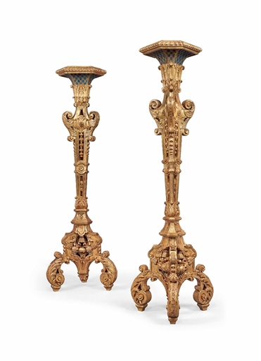 A PAIR OF LOUIS XIV-STYLE GILTWOOD TORCHERES 
LATE 19TH CENTURY 
Each with a hexagonal gardrooned