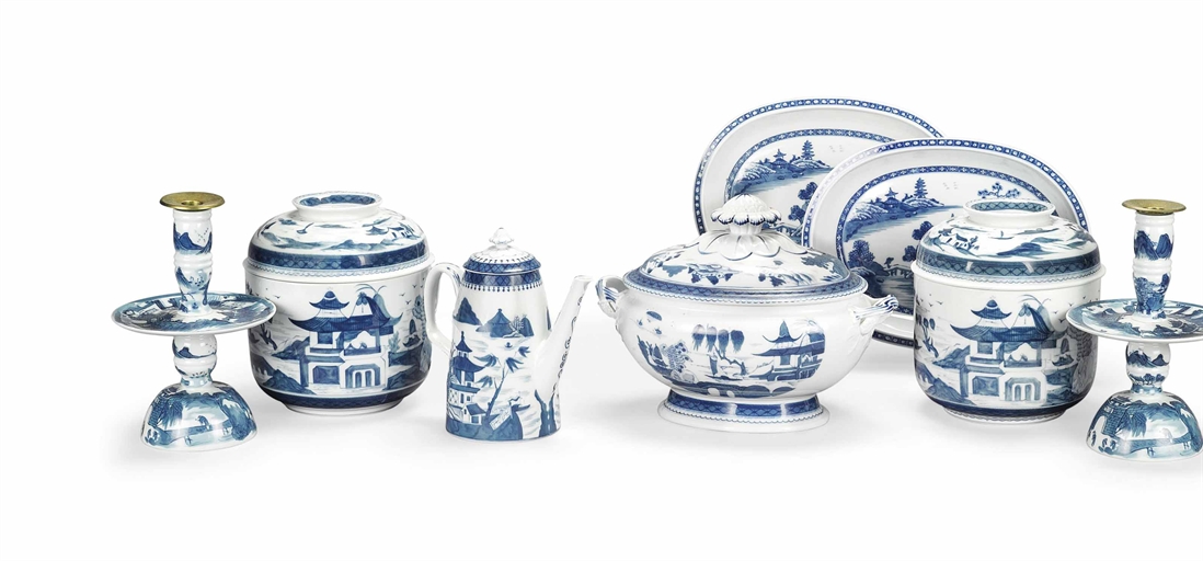 A COLLECTION OF EIGHT PIECES OF MOTTAHEDEH PORCELAIN 
MODERN 
Including a tureen and cover, a pair