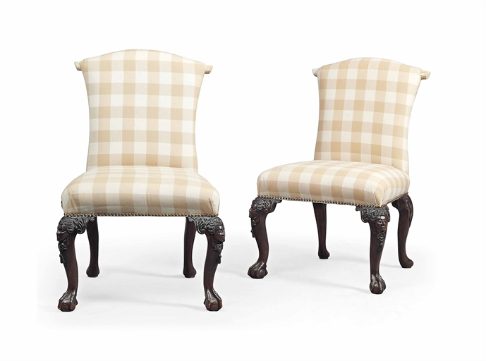 A PAIR OF GEORGE II-STYLE MAHOGANY SIDE CHAIRS 
20TH CENTURY 
The padded waisted back and seat