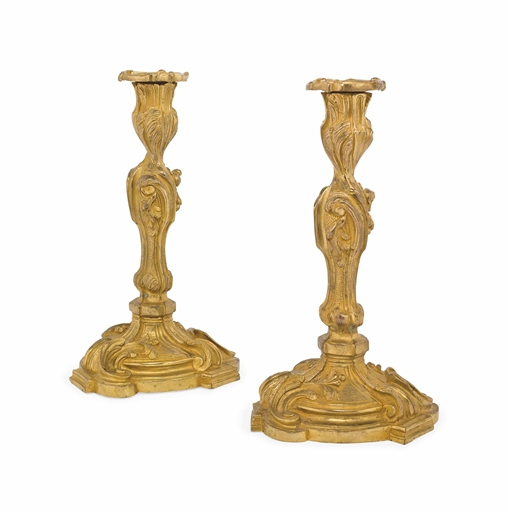 A PAIR OF LOUIS XV-STYLE ORMOLU CANDLESTICKS 
LATE 19TH/FIRST HALF 20TH CENTURY 
Each cast with