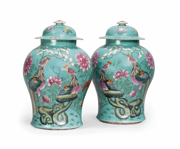 A PAIR OF CHINESE FAMILLE ROSE TURQUOISE-GROUND BALUSTER VASES AND COVERS
QIANLONG PERIOD (1736-95)