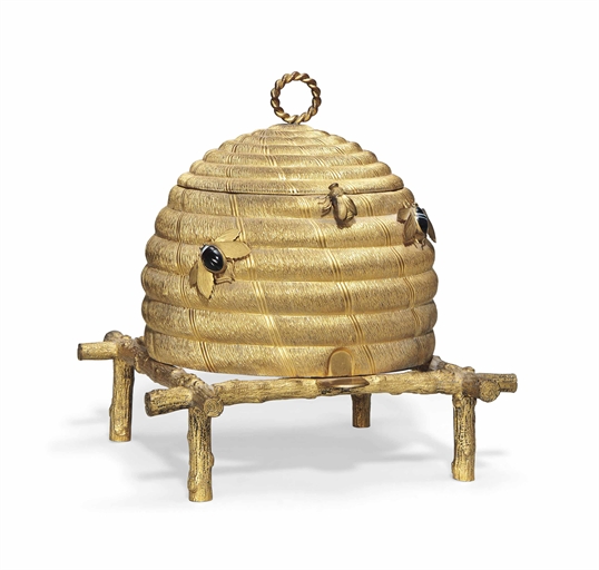 A FRENCH GILT BRONZE TABLE CASKET 
LATE 19TH EARLY 20TH CENTURY 
Modelled as beehive, with applied