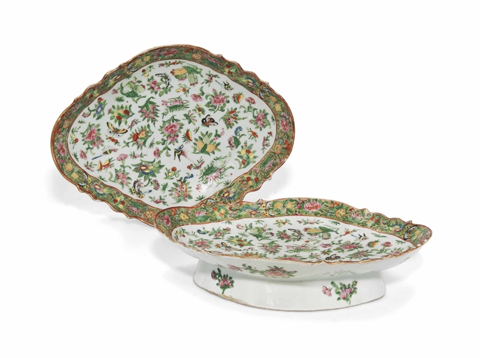 A PAIR OF CANTONESE FAMILLE ROSE LARGE QUATREFOIL DISHES 
19TH CENTURY 
Each on a high foot,