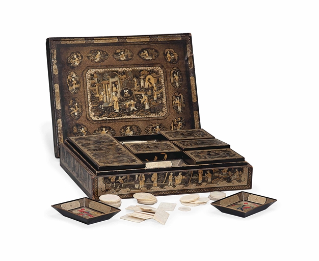 A CHINESE GILT-LACQUERED GAMES BOX AND MOTHER-OF-PEARL COUNTERS 
19TH CENTURY 
Of rectangular form