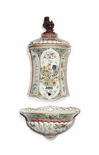 A CHINESE-STYLE SAMSON FAMILLE-VERTE WALL FOUNTAIN, COVER, AND BASIN 
19TH CENTURY 
Each decorated