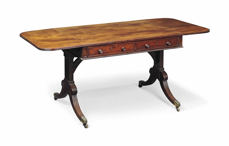 A REGENCY MAHOGANY SOFA TABLE 
CIRCA 1820, ATTRIBUTED TO GILLOWS 
WITH REEDED-EDGED WELL FIGURED